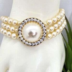 Faux Pearl Bracelet with Crystals bezel in Gold-tone